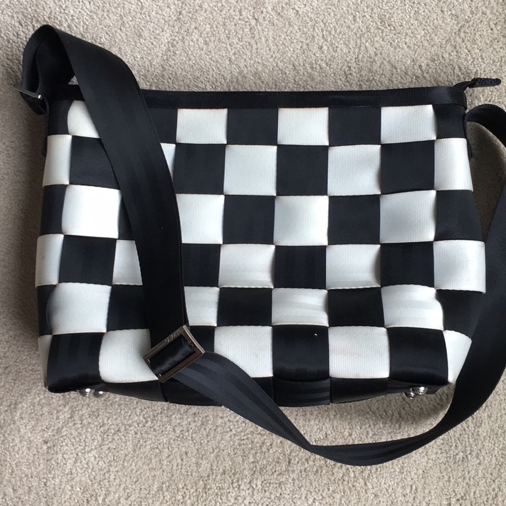 Harvey’s seatbelt bag